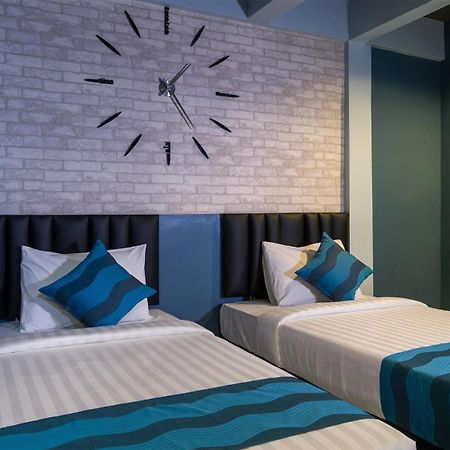 Auberge de jeunesse Amity Poshtel à Krabi town Extérieur photo