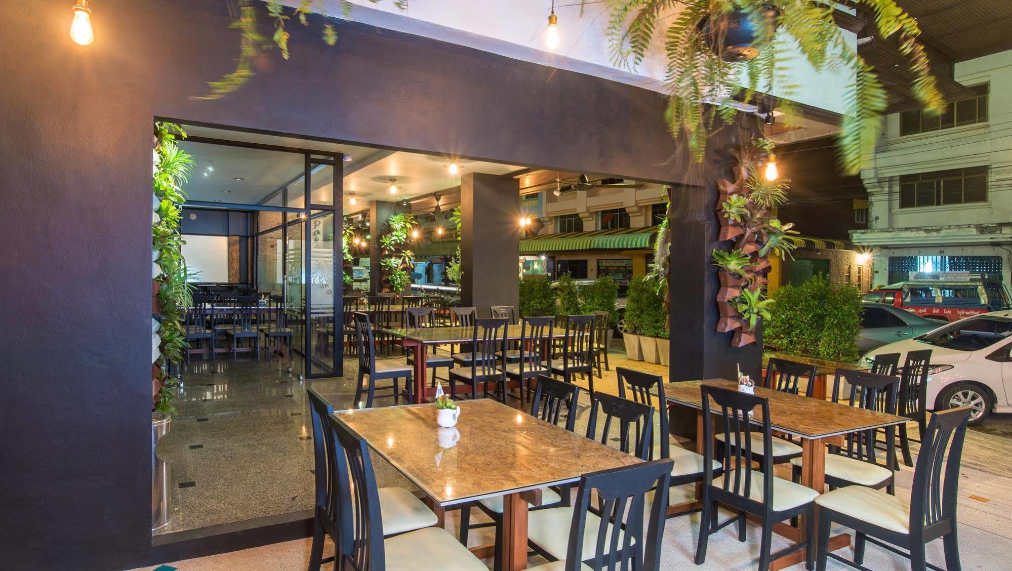 Auberge de jeunesse Amity Poshtel à Krabi town Extérieur photo