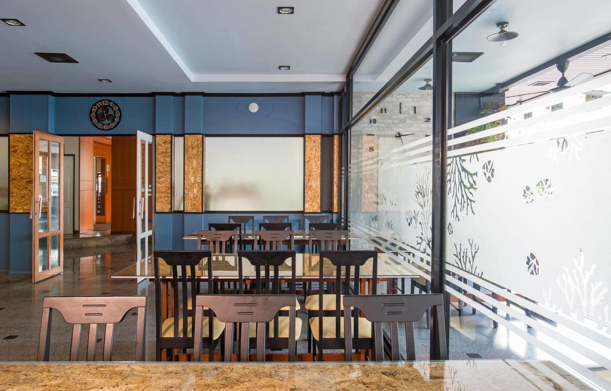 Auberge de jeunesse Amity Poshtel à Krabi town Extérieur photo