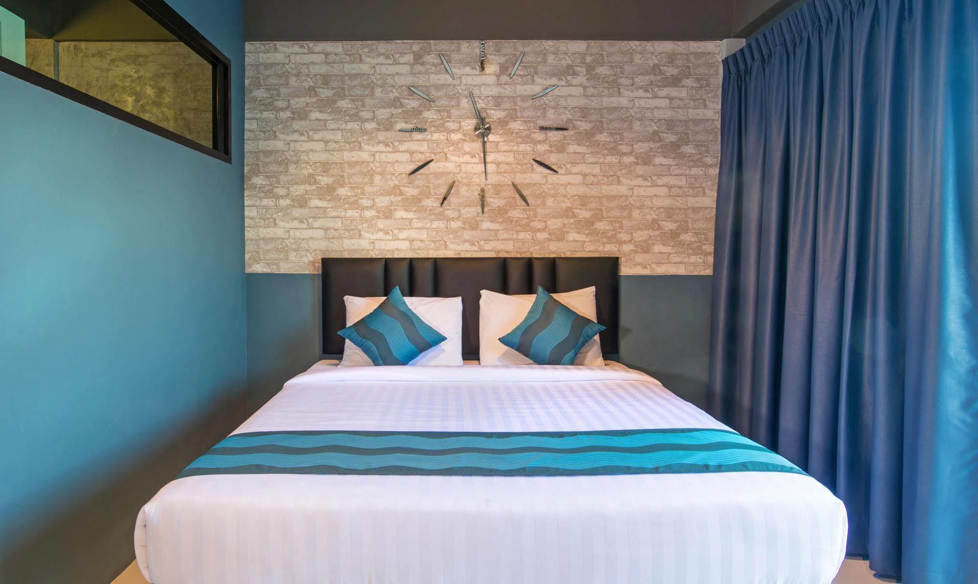 Auberge de jeunesse Amity Poshtel à Krabi town Extérieur photo